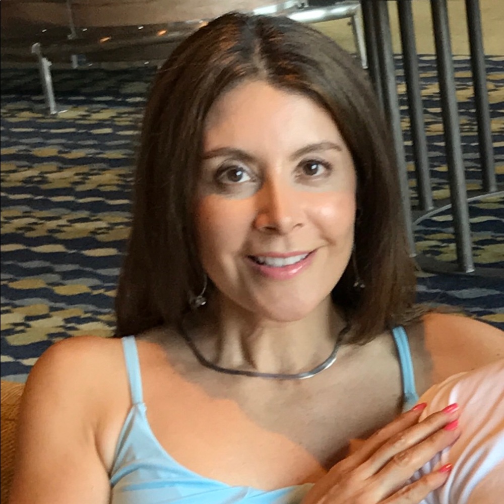 Meet your Posher, Lia